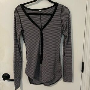 Lululemon size 4 shirt